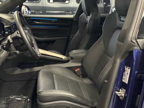 Used 2024 Porsche Macan Turbo Electric image 18