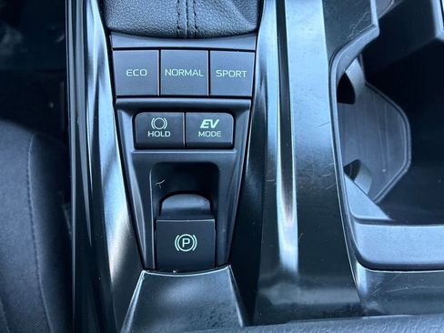 Used 2025 Toyota Camry LE image 31