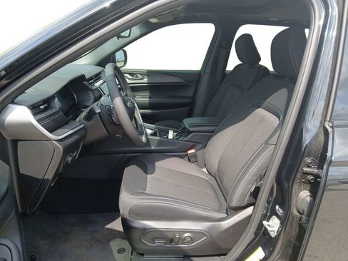 New 2024 Jeep Grand Cherokee Laredo X image 9