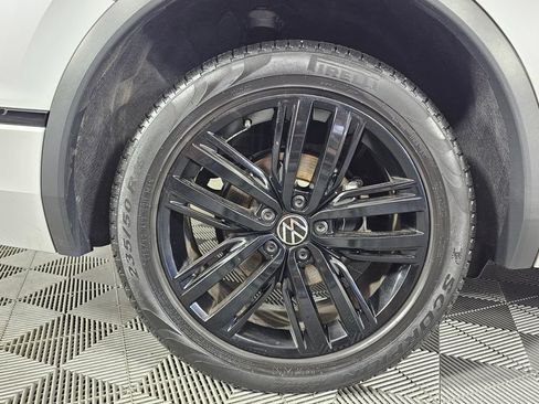 Used 2022 Volkswagen Tiguan SE R-Line AWD/4WD image 9