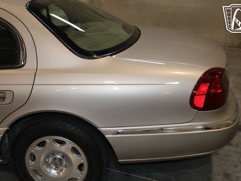 Used 1999 Lincoln Continental FWD image 29