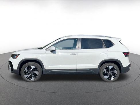 Used 2025 Volkswagen Taos SE image 8