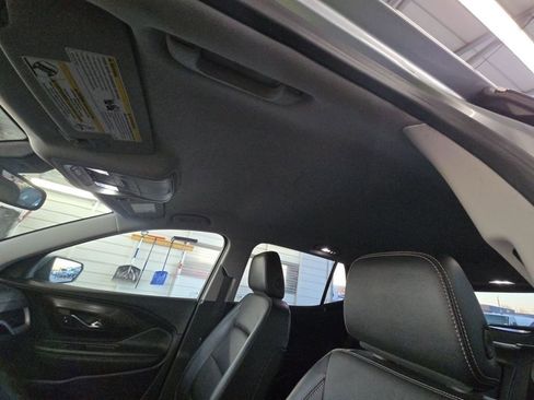 Used 2024 GMC Terrain SLT image 13