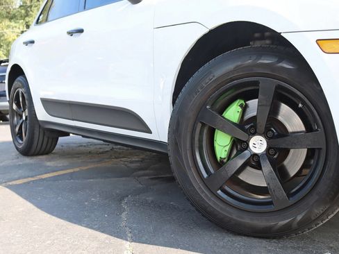 Used 2018 Porsche Macan Sport Edition AWD/4WD image 5