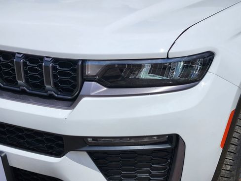 New 2026 Jeep Grand Cherokee Limited RWD image 5