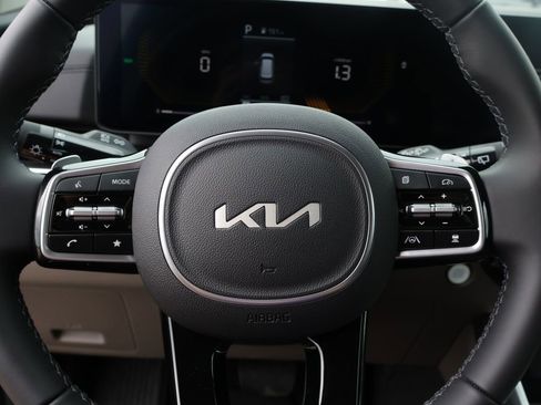 New 2026 Kia Carnival EX FWD image 19