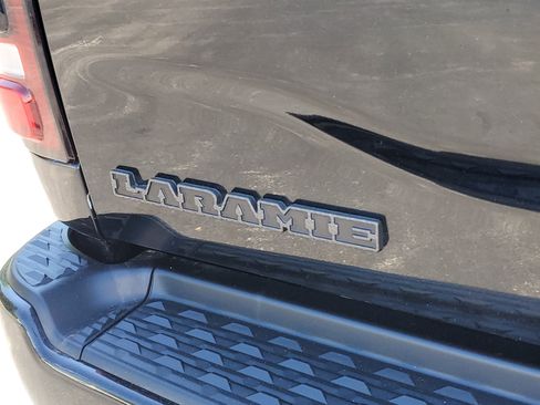 Used 2019 RAM 2500 Laramie w/ Black Appearance Package AWD/4WD image 6