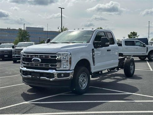 New 2025 Ford F350 XL w/ XL Chrome Package image 5