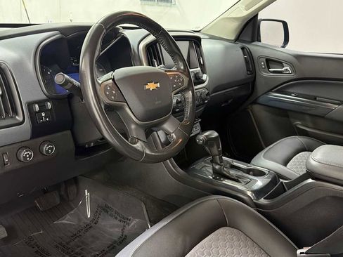 Used 2018 Chevrolet Colorado Z71 w/ Z71 Midnight Edition image 12