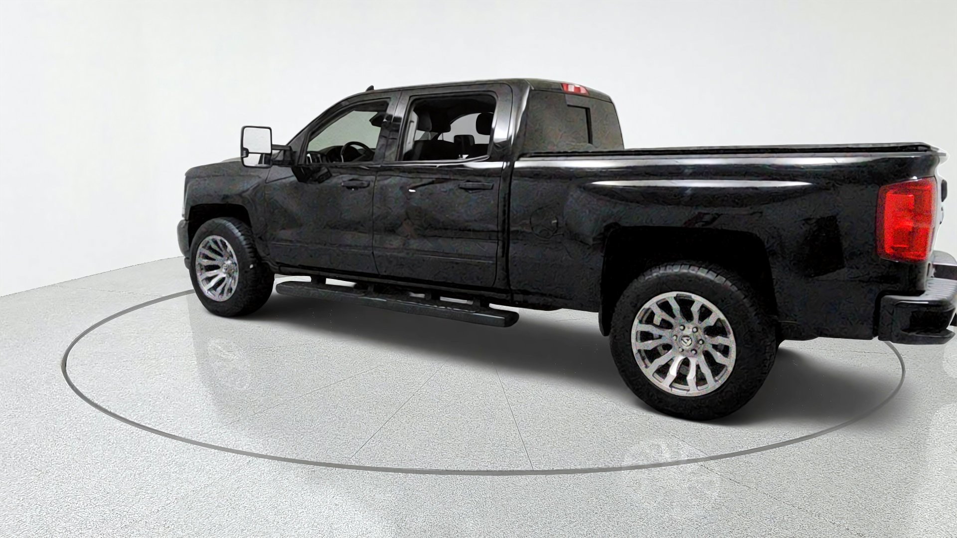 Used 2018 Chevrolet Silverado 1500 High Country AWD/4WD image 3