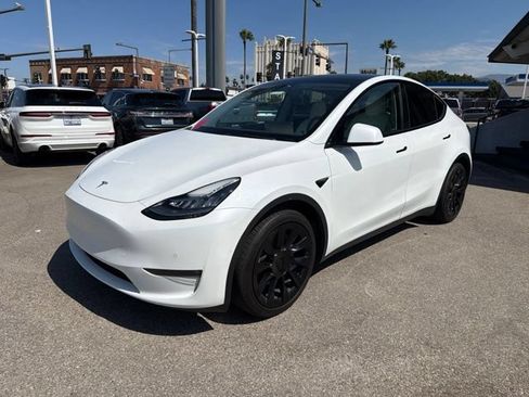 Used 2022 Tesla Model Y Long Range AWD/4WD image 3