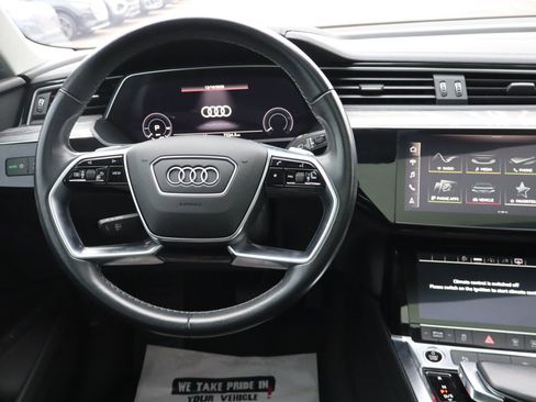Used 2021 Audi e-tron Premium w/ Towing Package image 10