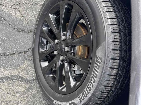 Used 2019 Jeep Grand Cherokee Altitude image 16