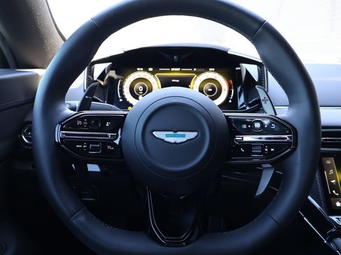 Used 2025 Aston Martin V8 Vantage Coupe RWD image 12