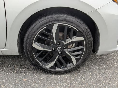 Used 2024 Nissan Versa SR FWD image 11