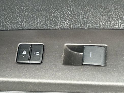 Used 2022 Toyota Camry SE image 32