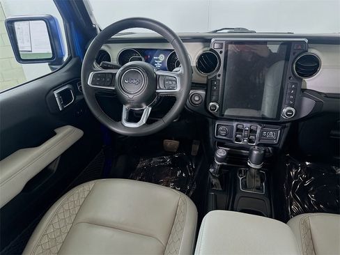 Used 2023 Jeep Gladiator Overland image 16