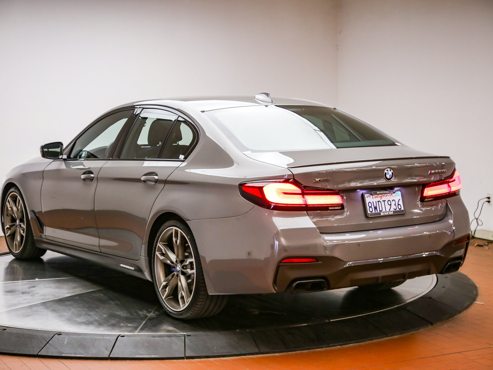 Used 2021 BMW M550i xDrive w/ Executive Package AWD/4WD image 5