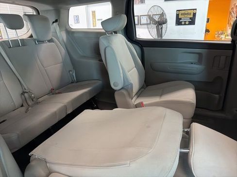 Used 2020 Kia Sedona L image 28