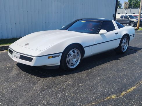 Used 1990 Chevrolet Corvette Coupe RWD image 1