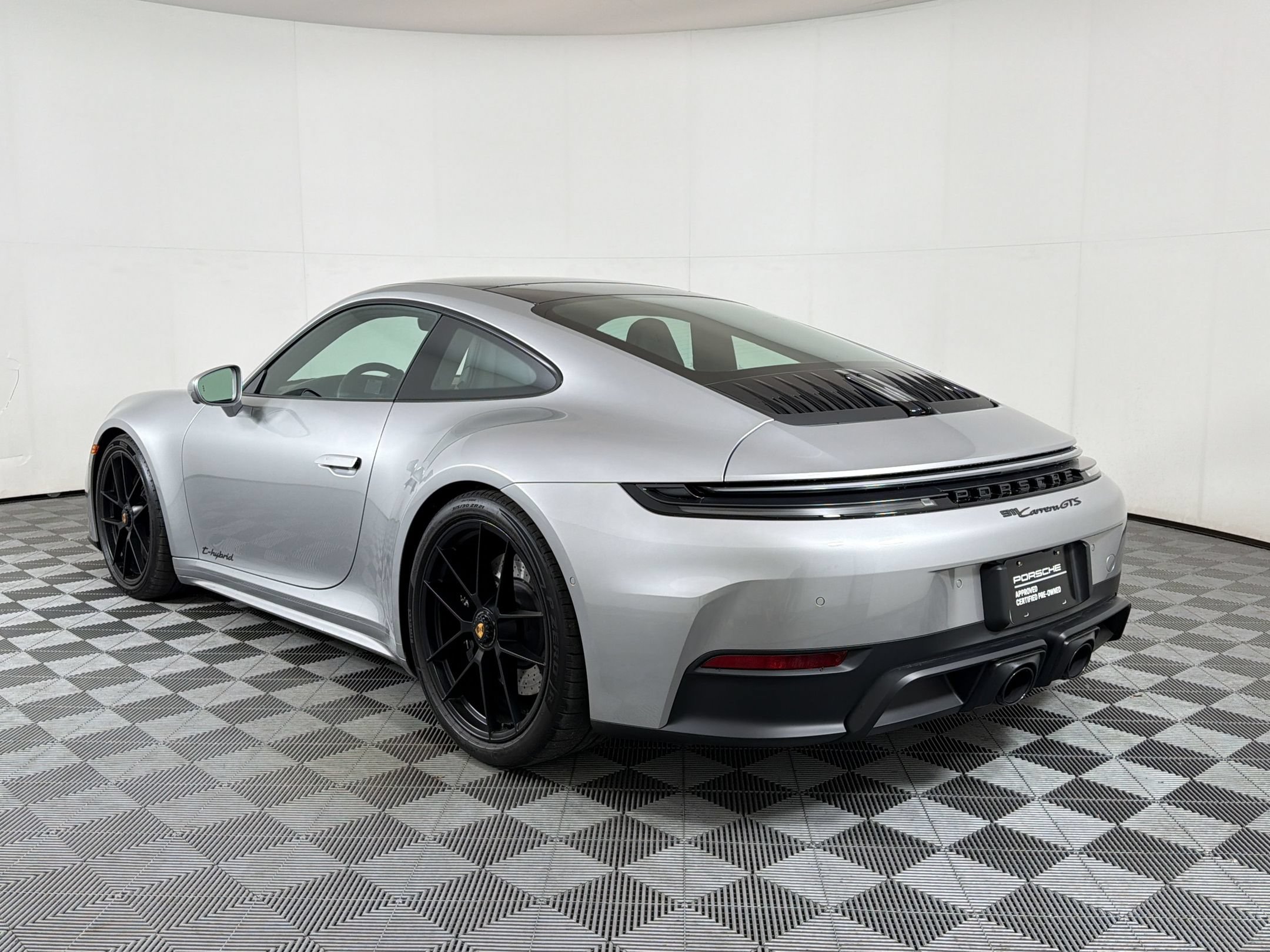Certified 2026 Porsche 911 Carrera GTS RWD image 3