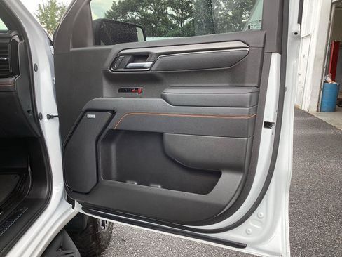 Used 2025 GMC Sierra 1500 AT4 w/ AT4 Premium Package AWD/4WD image 7