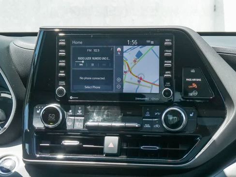 Used 2022 Toyota Highlander XLE FWD image 11