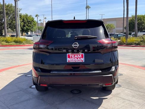 Certified 2026 Nissan Rogue SV FWD image 7