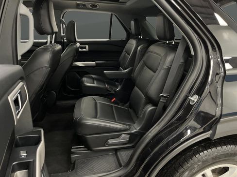 Used 2023 Ford Explorer XLT image 29