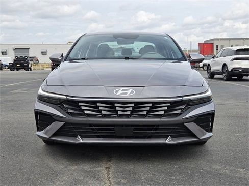 Used 2025 Hyundai Elantra SEL image 8
