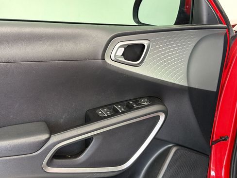 Used 2020 Kia Soul LX FWD image 12