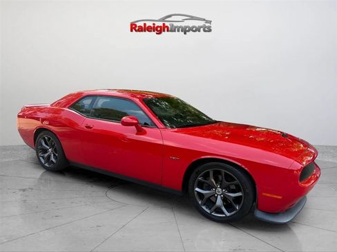 Used 2019 Dodge Challenger R/T RWD image 5