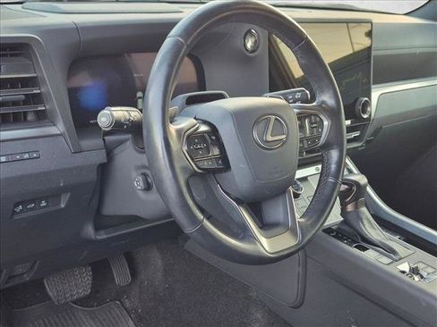 Used 2024 Lexus GX 550 AWD/4WD image 3
