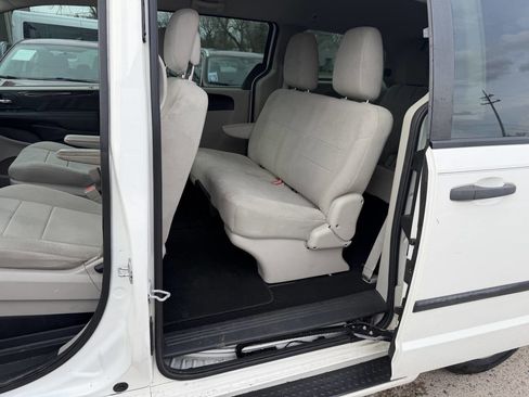 Used 2013 Dodge Grand Caravan American Value Package image 25
