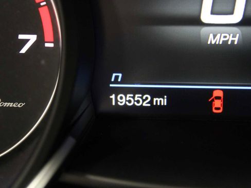 Used 2022 Alfa Romeo Stelvio Veloce image 41