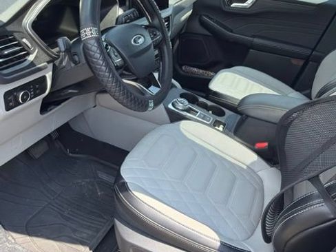 Used 2024 Ford Escape Platinum w/ Premium Technology Package AWD/4WD image 4