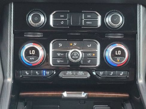 Used 2024 GMC Yukon XL Denali Ultimate AWD/4WD image 17