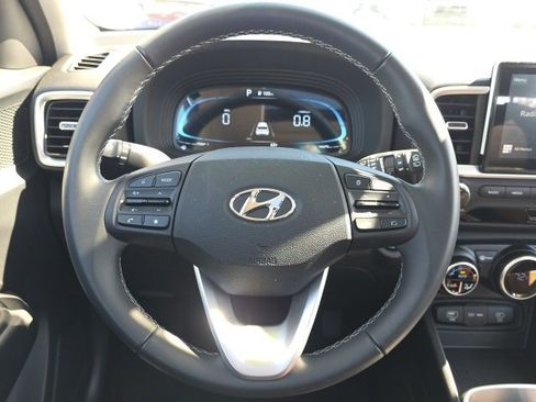Certified 2025 Hyundai Venue SEL image 10