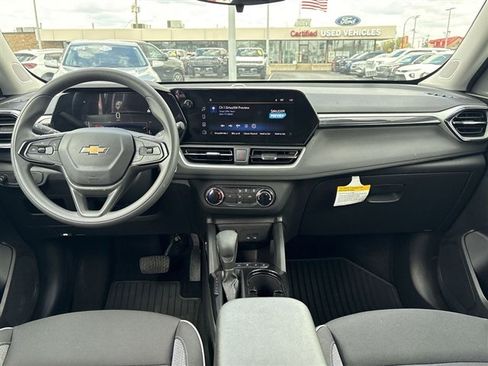 Used 2024 Chevrolet TrailBlazer LS w/ LS Convenience Package FWD image 19