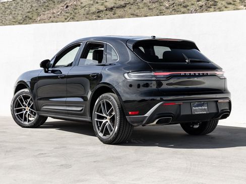 Certified 2025 Porsche Macan image 3