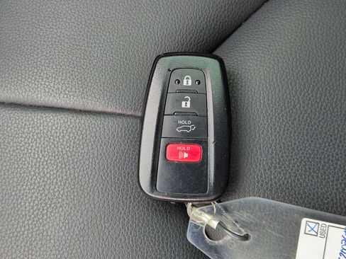 Used 2021 Toyota Highlander XLE FWD image 36