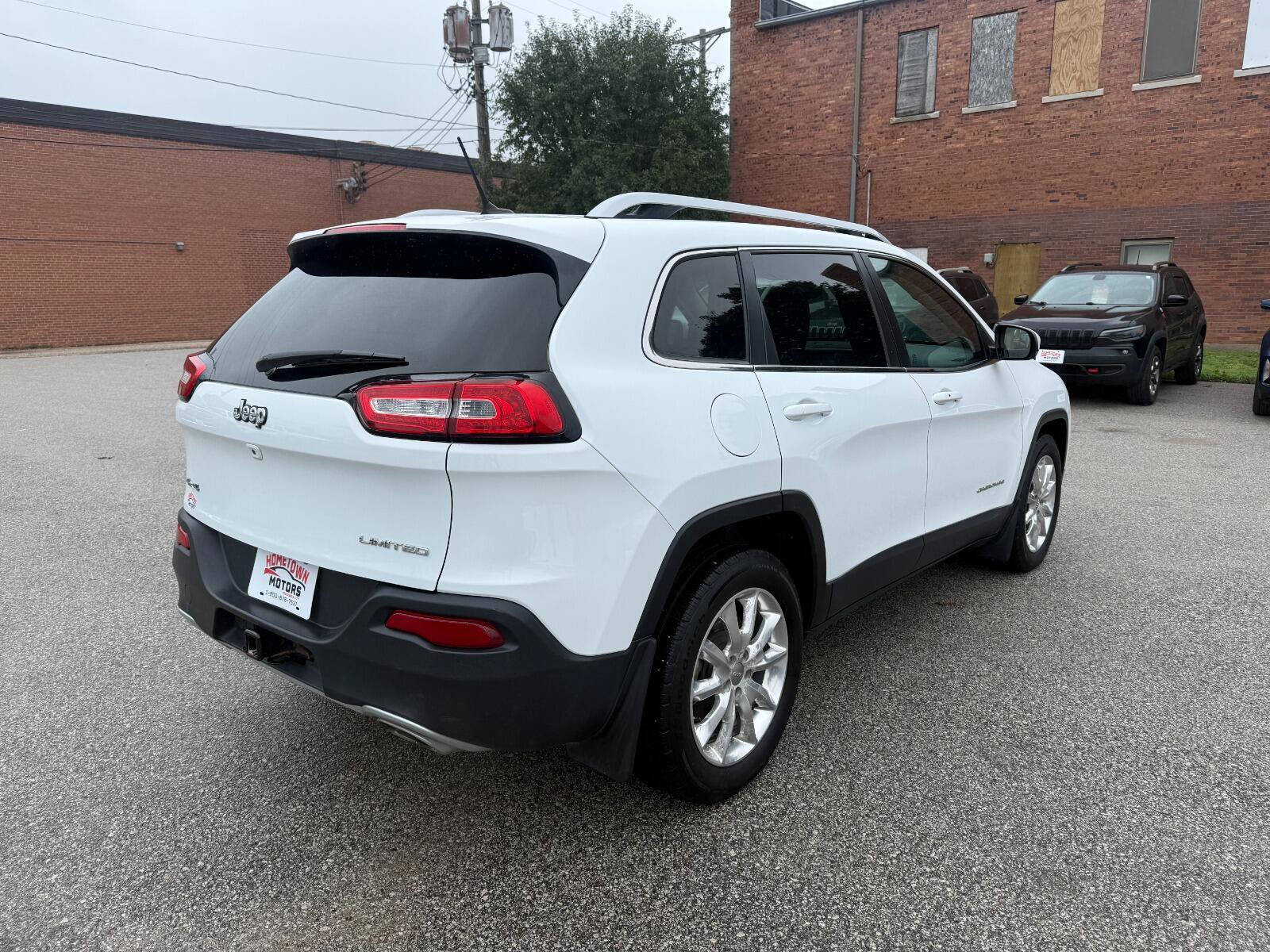 Used 2015 Jeep Cherokee Limited w/ Luxury Group AWD/4WD image 5