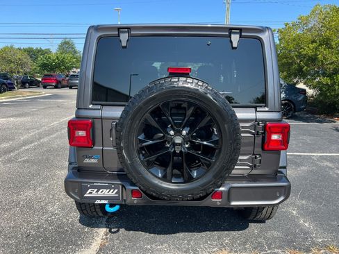 Used 2021 Jeep Wrangler Unlimited Sahara AWD/4WD image 14