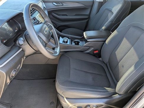 Certified 2023 Jeep Grand Cherokee Laredo image 12