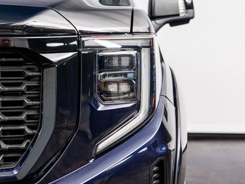 Used 2024 GMC Sierra 1500 AT4 w/ Technology Package AWD/4WD image 5