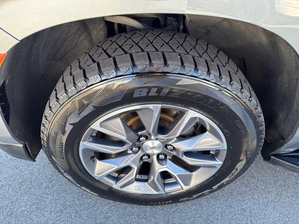 Used 2022 Chevrolet Tahoe LT w/ Luxury Package AWD/4WD image 11