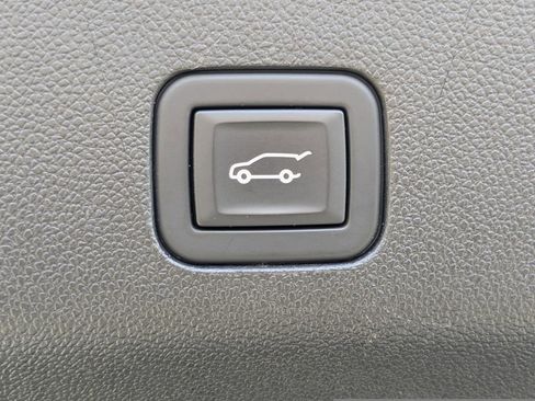 Used 2023 Chevrolet Tahoe LT w/ Luxury Package RWD image 17