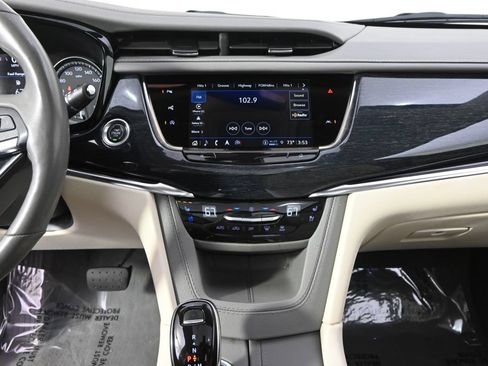 Used 2024 Cadillac XT6 Premium Luxury w/ Technology Package AWD/4WD image 27