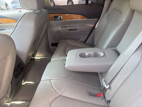 Used 2013 Lincoln MKX FWD image 17