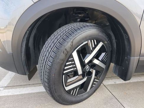 Certified 2025 Nissan Kicks SV image 30